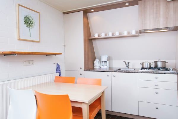 Keuken - Chalet nabij wandelpaden en bos in Hoenderloo (3)