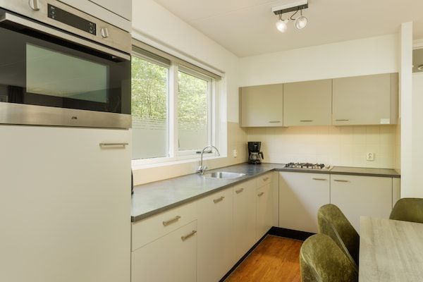 Keuken - Hoenderloo Uitje met Zwembad in Hoenderloo (2)