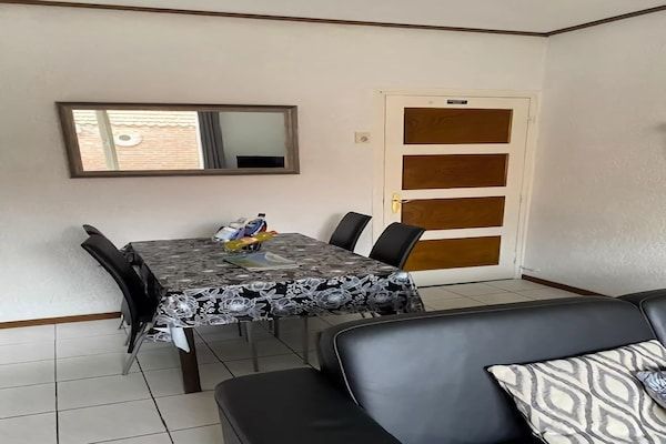 Eetkamer - Vakantiehuis in Margraten bij Maastricht in Margraten (3)