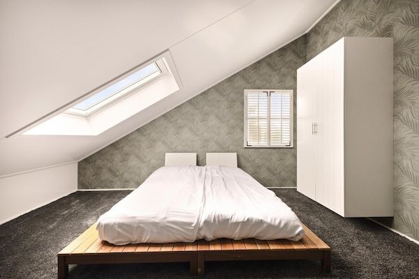Slaapkamer - Luxe woning achter de duinen van Julianadorp in Julianadorp (4)