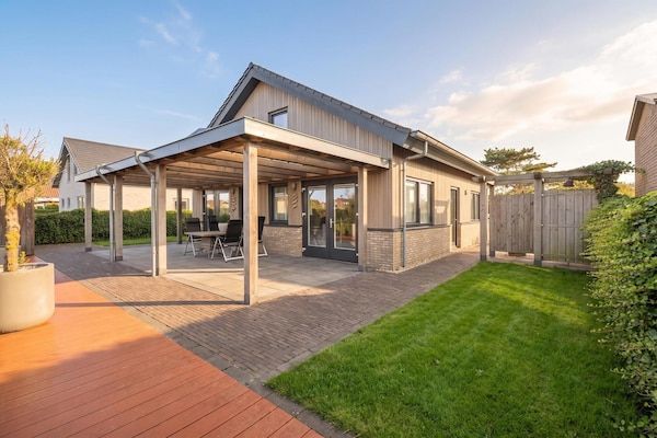 Buitenkant - Luxe woning achter de duinen van Julianadorp in Julianadorp (1)