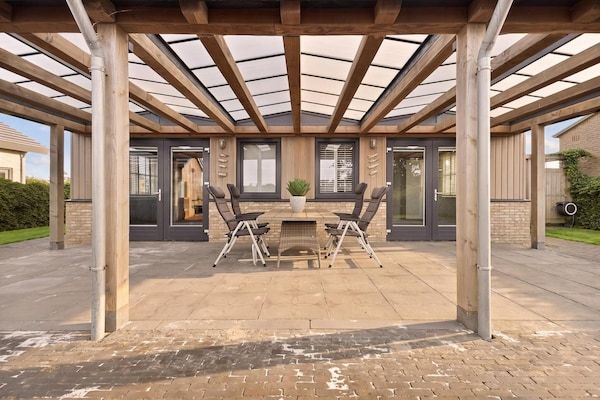 Terras - Luxe woning achter de duinen van Julianadorp in Julianadorp (5)