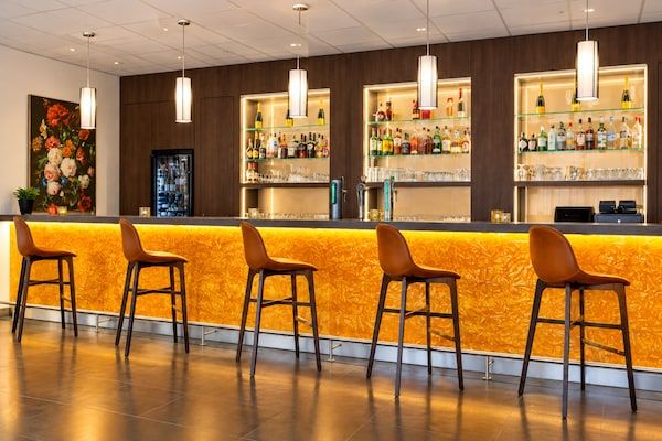 HotelFacilitiesAndServices - Sunday Hotel Amsterdam Airport Schiphol - Queen Room - Rookvrij in Badhoevedorp, (4)