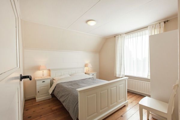 Slaapkamer - Gerenoveerde boerderij nabij de Zeeuwse kusten en historisch Brugge in Aardenburg (4)