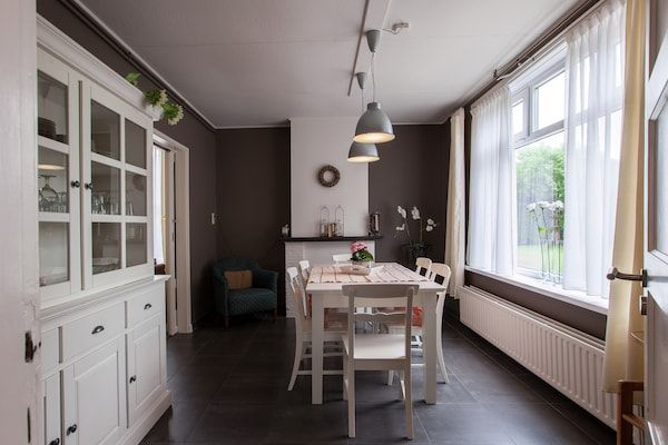 Eetkamer - Gerenoveerde boerderij nabij de Zeeuwse kusten en historisch Brugge in Aardenburg (3)
