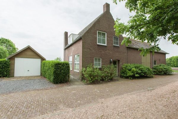 Buitenkant - Gerenoveerde boerderij nabij de Zeeuwse kusten en historisch Brugge in Aardenburg (1)