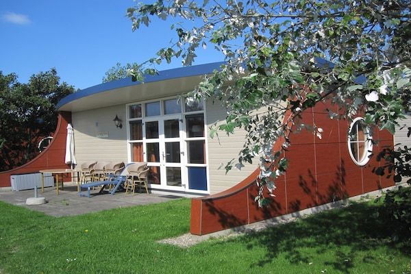 Buitenkant - Bungalow in 's-Gravenzande met Nautische Charme in 's-Gravenzande (1)