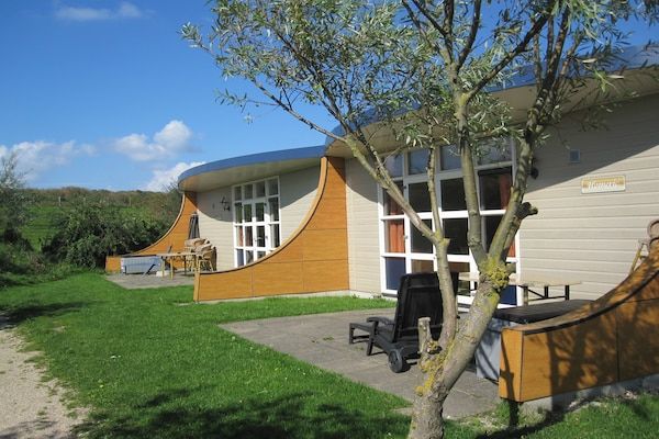 Buitenkant - Bungalow in Zuid-Holland met uniek ontwerp in 's-Gravenzande (1)