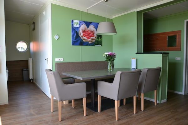 Eetkamer - Bungalow in Zuid-Holland met uniek ontwerp in 's-Gravenzande (3)