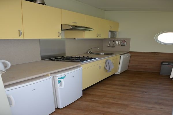 Keuken - Bungalow in Zuid-Holland met uniek ontwerp in 's-Gravenzande (4)