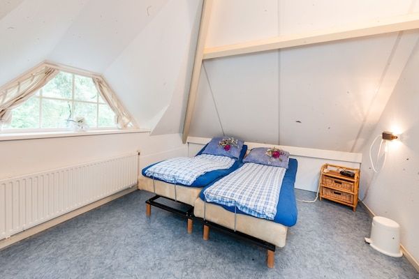 Slaapkamer - Vakantiehuis in Beerze bij Bos in Beerze (3)
