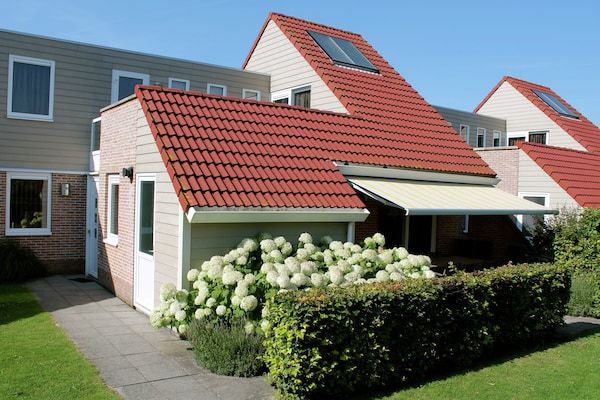 Buitenkant - Villa in Zeeland met privéterras in Kortgene (1)