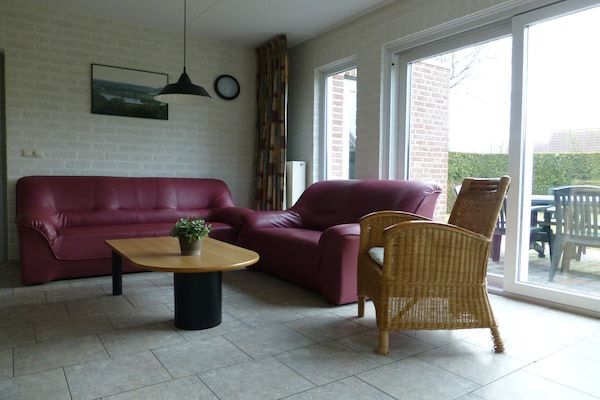 Woonkamer - Vakantiehuis in Nederland met Privétuin in Plasmolen (2)