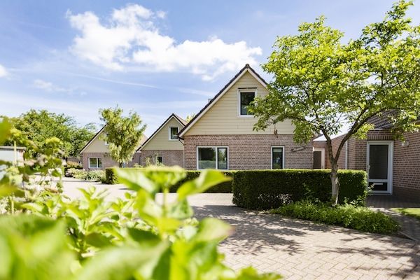 Buitenkant - Vakantiehuis in Nederland met Privétuin in Plasmolen (1)