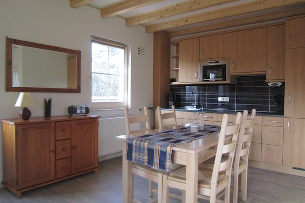 Eetkamer - Vakantiehuis in Well bij Maasduinen in Well (3)