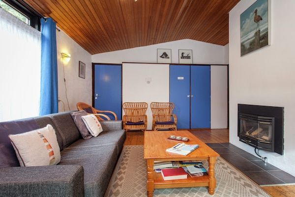 Woonkamer - Vakantiehuis Ameland bij Noordzeestrand in Nes Ameland (2)