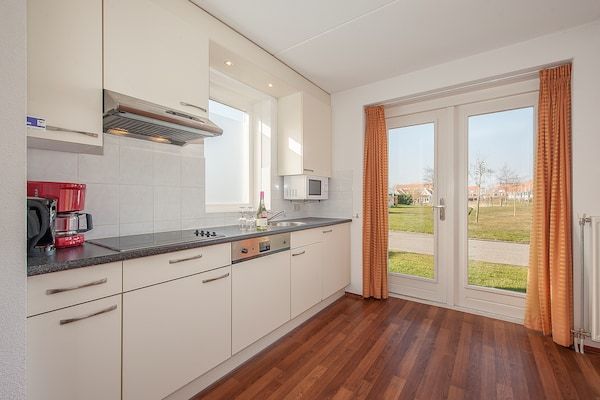 Keuken - Landhuis in AquaStaete met tuin in Bruinisse (3)
