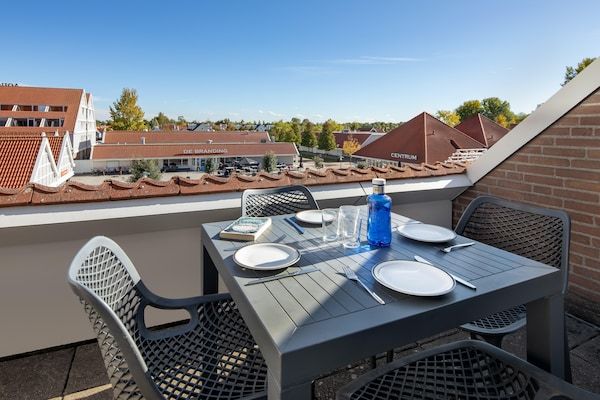 Terras - Vernieuwde luxe glamping-vakantiebestemming in Bruinisse (1)