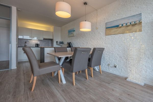 Eetkamer - Vernieuwde luxe glamping-vakantiebestemming in Bruinisse (3)