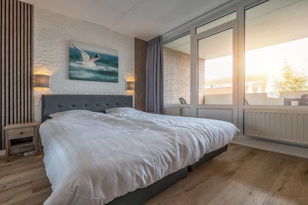 Slaapkamer - Vernieuwde luxe glamping-vakantiebestemming in Bruinisse (5)