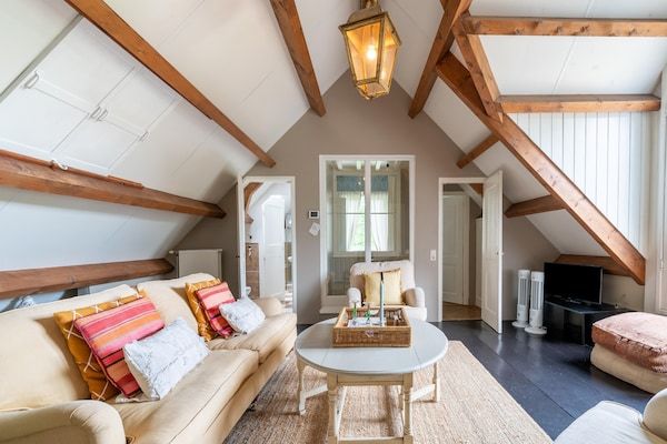 Woonkamer - Landhuis in Deil bij rivier Linge in Deil (2)