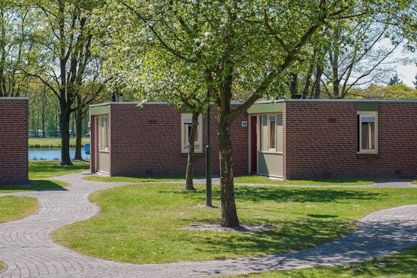 Buitenkant - Bungalow in groene omgeving Nederland in Arcen (1)