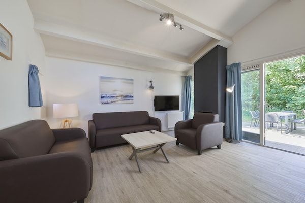 Woonkamer - Villa in Kijkduin bij Noordzeestrand in Den Haag (2)