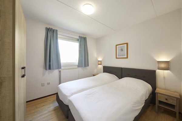 Slaapkamer - Villa in Kijkduin bij Noordzeestrand in Den Haag (4)