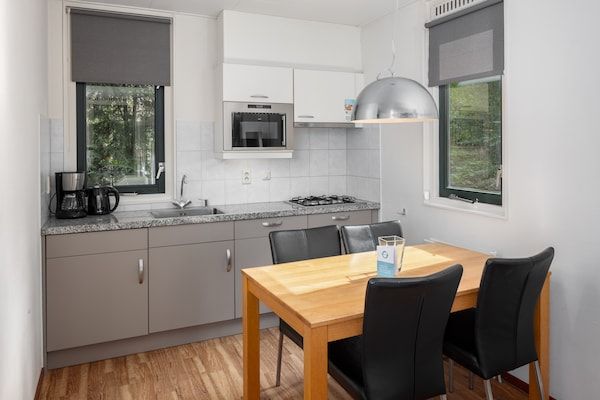 Keuken - Chalet met vaatwasser nabij natuurreservaat in Borger (3)