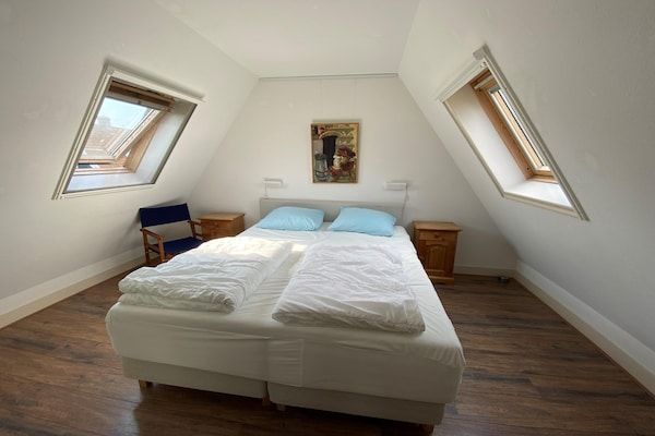 Slaapkamer - Elegante Wieringer Villa in Hippolytushoef (4)