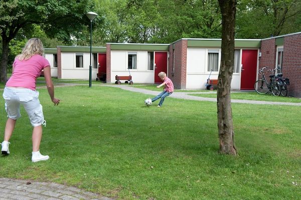 Buitenkant - Bungalow in Nederland met Tuinterras in Arcen (1)