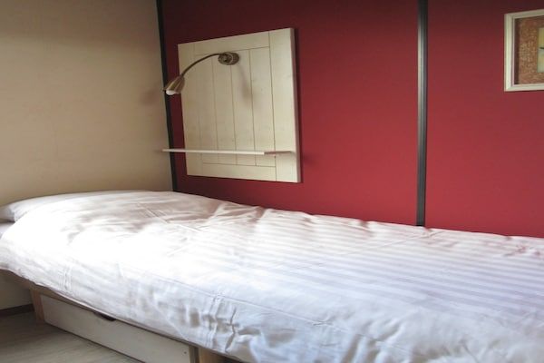 Slaapkamer - Bungalow in Duinen met Nautische Stijl in 's-Gravenzande (4)