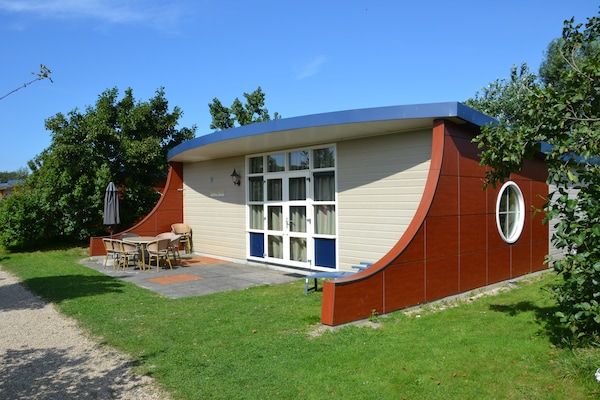 Buitenkant - Bungalow in Duinen met Nautische Stijl in 's-Gravenzande (1)