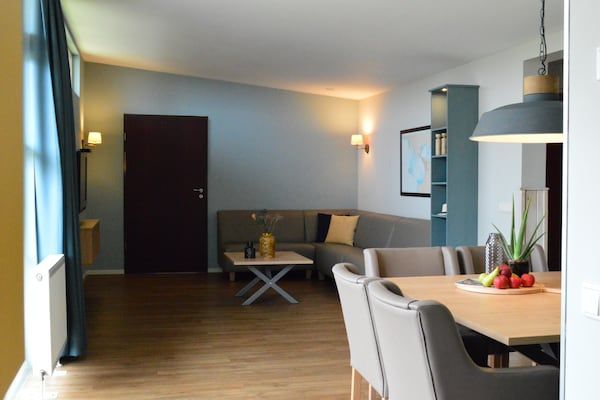 Woonkamer - Bungalow in Duinen met Nautische Stijl in 's-Gravenzande (2)