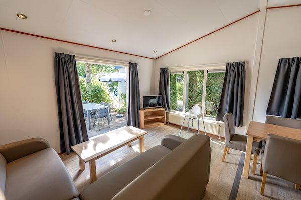 Woonkamer - Gezellig Chalet in de Duinstreek in Egmond aan zee (2)