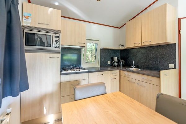 Keuken - Gezellig Chalet in de Duinstreek in Egmond aan zee (3)