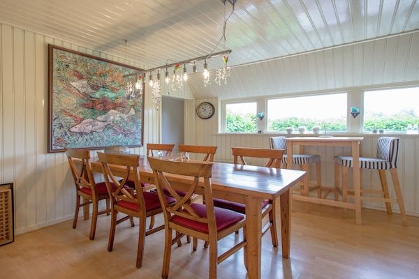 Eetkamer - Stelpboerderij aan het water met sauna in Molkwerum (2)