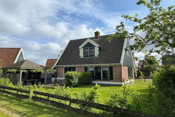 Buitenkant - Moderne Nederlandse villa met terras in Hippolytushoef (1)