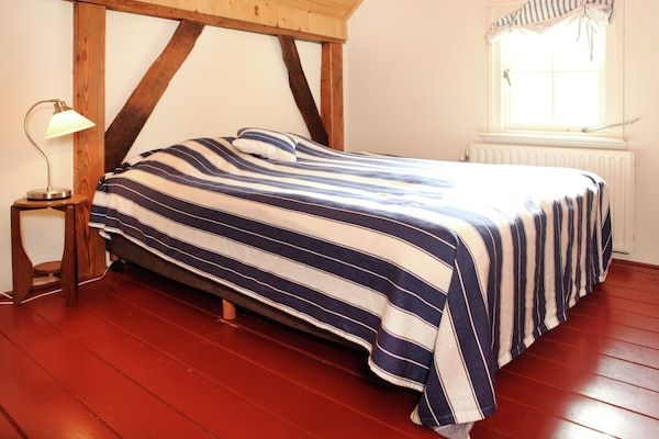 Slaapkamer - Villa in Vilamoura met Zwembad bij Strand in Enschede (1)