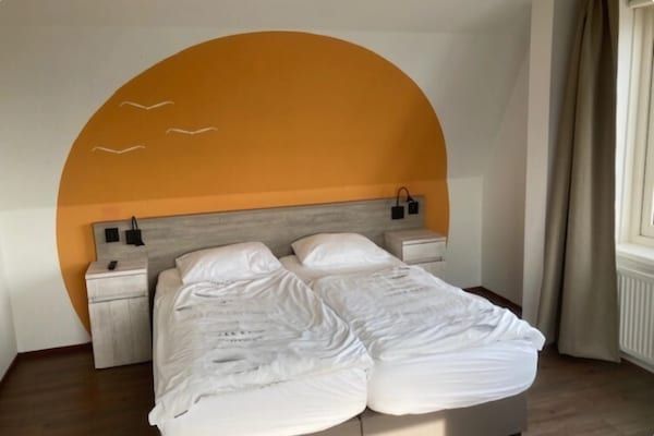 Slaapkamer - Vakantiehuis in Noordwijk met Zonnige Tuin in Noordwijk aan zee (4)
