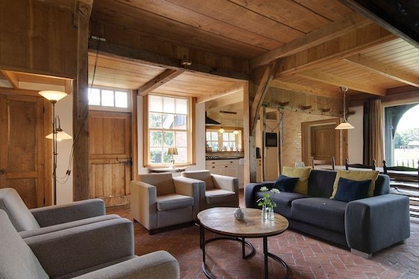 Woonkamer - Boerderij in Enschede bij Bos in Enschede (1)