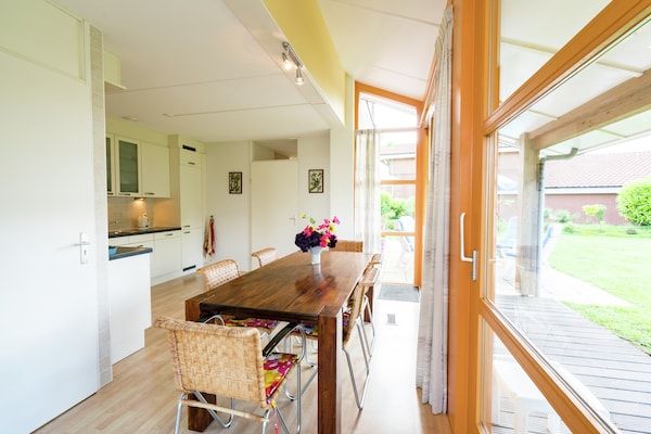 Eetkamer - Villa in Biddinghuizen bij Vulwe Meer in Biddinghuizen (3)