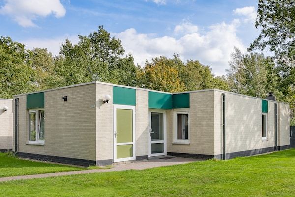 Buitenkant - Ruime bungalow nabij het Hunebedcentrum in Borger (1)