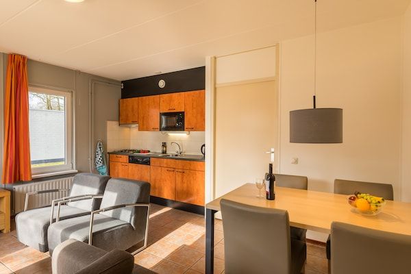 Woonkamer - Bospaden en zwemplezier in Borger (3)