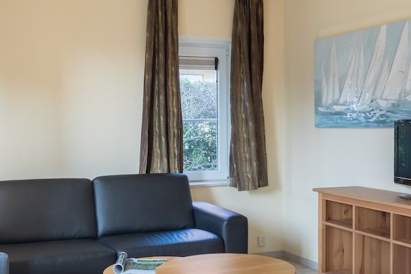 Woonkamer - Villa in Nederland met eigen sauna in Kamperland (4)