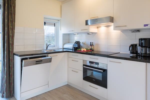 Keuken - Villa in Nederland met eigen sauna in Kamperland (2)