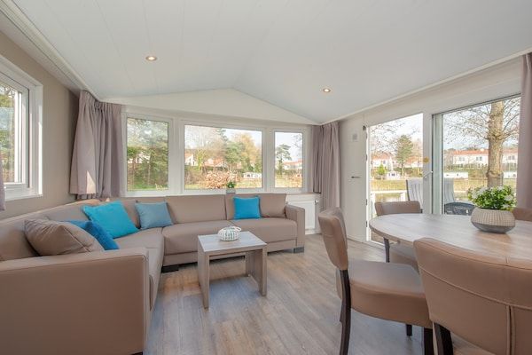 Woonkamer - Chalet in Arcen met eigen terras in Arcen (2)