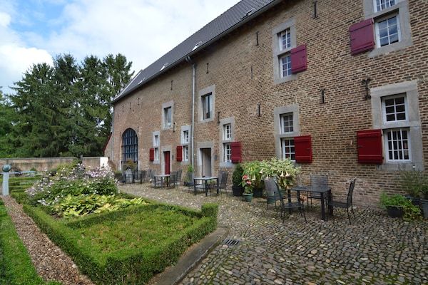 Buitenkant - Villa in Mesch met tuin in Mesch-Eijsden (5)