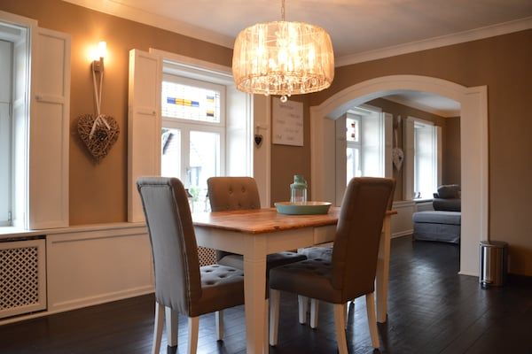 Eetkamer - appartement vlakbij de Belgische grens in Roosteren (4)