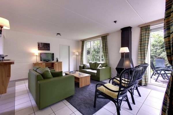 Woonkamer - Vrijstaand huis met tuin in Nederland in Dalfsen (2)